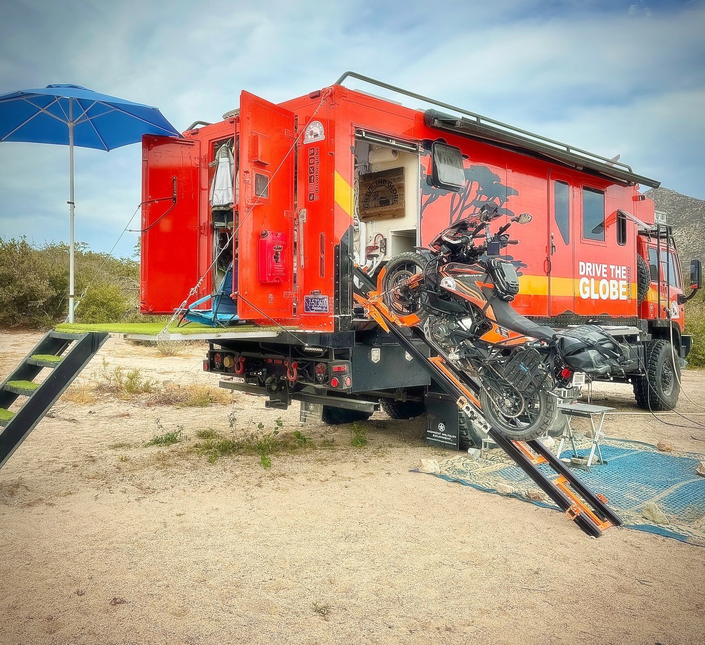 The number one upgrade from my prior truck and this 6x6 ultimate expedition overland vehicle is the motorcycle garage and the @neo_dyne_loaders lift system. 

Be sure to catch my KTM video tomorrow for more details on this cool feature. 

▼▼▼▼▼▼▼▼▼▼▼