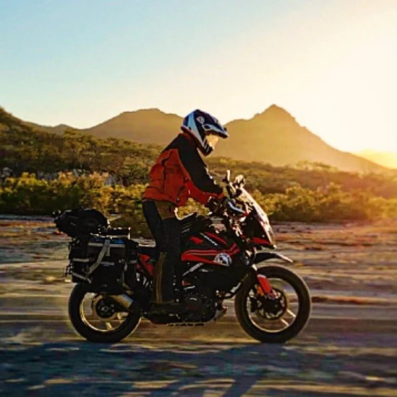 What&rsquo;s better than 4 or 6 wheels?  2 wheels on dirt of course! 

#ktm #motorbikeadventures #nomadlife #baja 
📸@chasingadventurenow