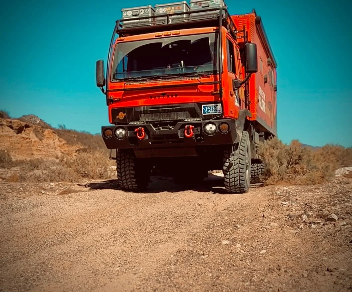Rollin in the desert. 🌵 

#nomadlife #expeditionvehicle