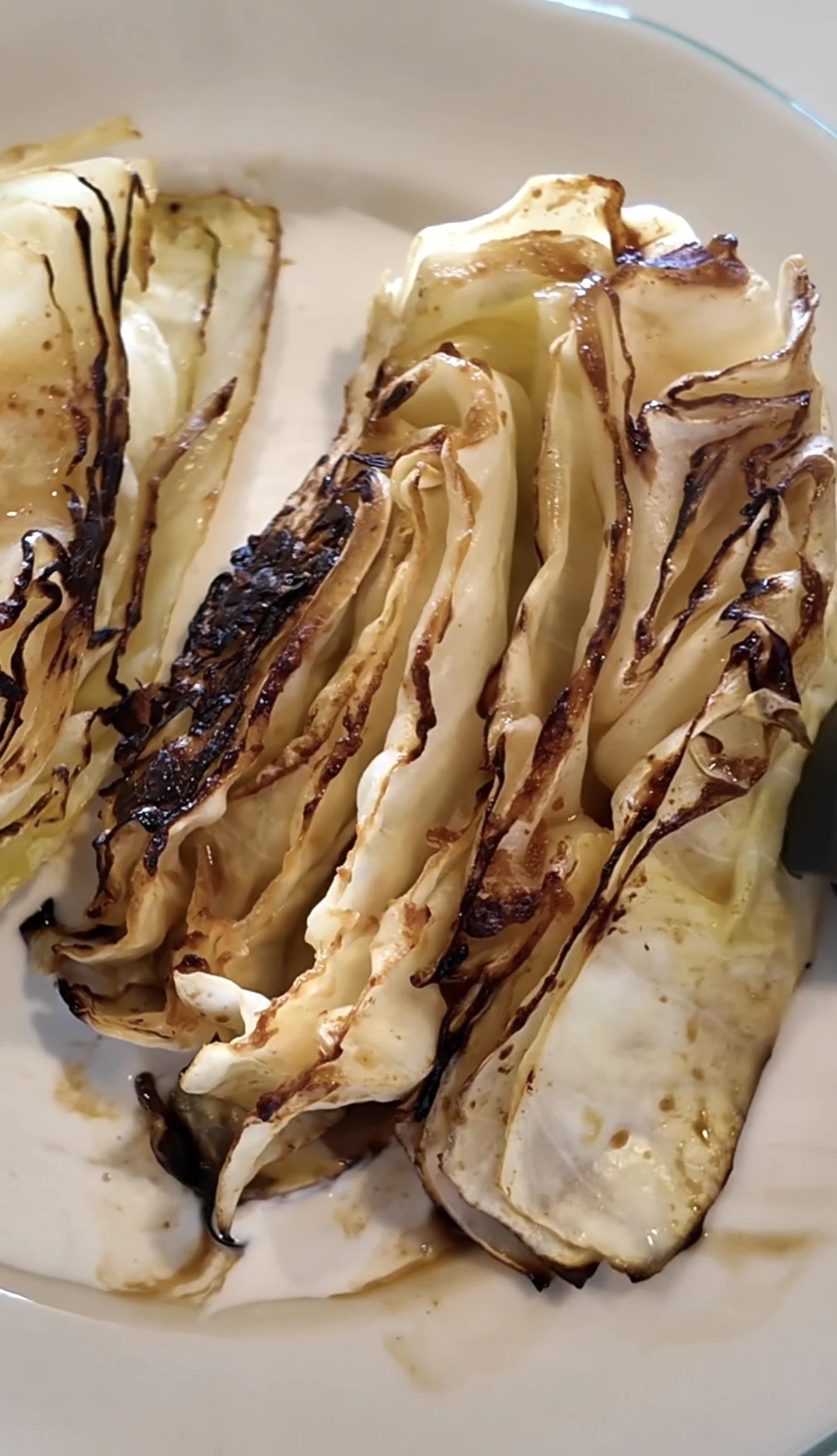 Col Caramelizada Con Miso En Cama De Tahini (Copy)