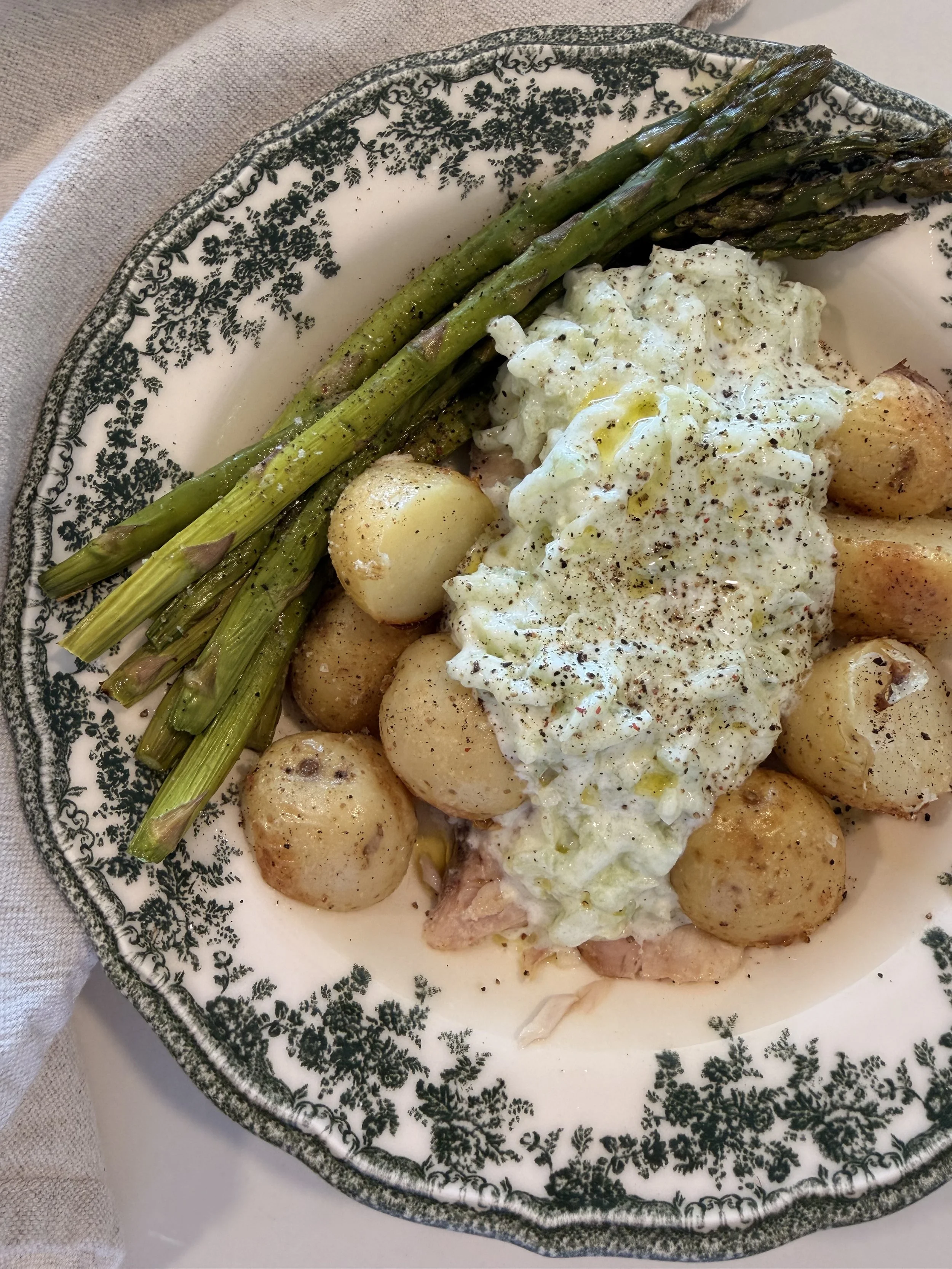 Huachinango con tzatziki & verduras rostizadas