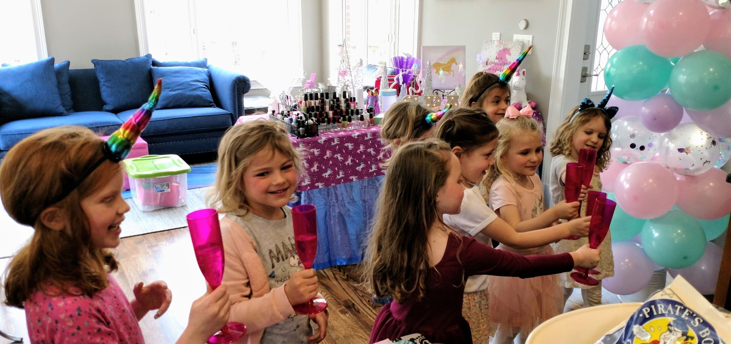 SpaPartyz Unicorn package girls with pink flutes