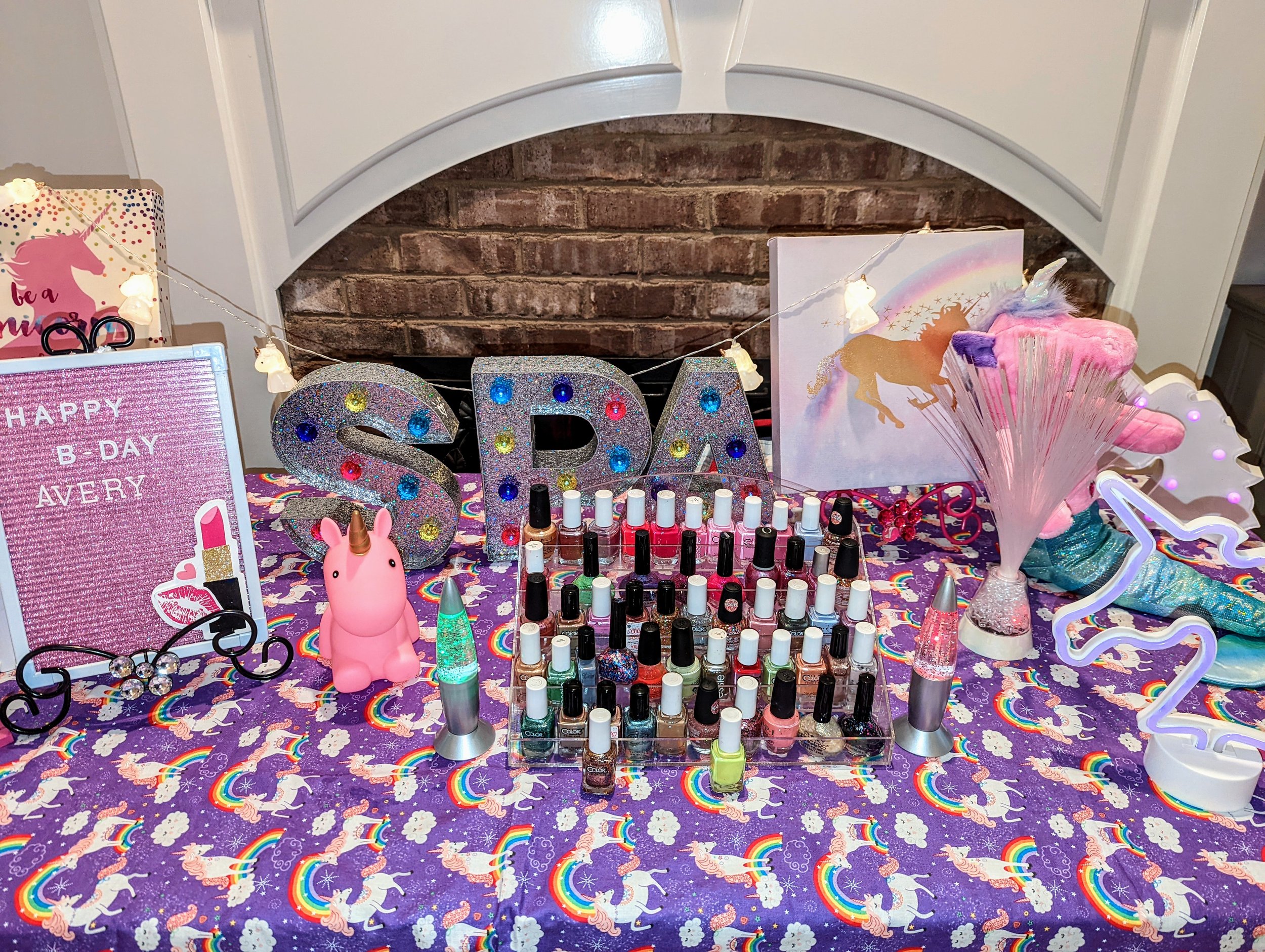 SpaPartyz Unicorn package full view of table decorations