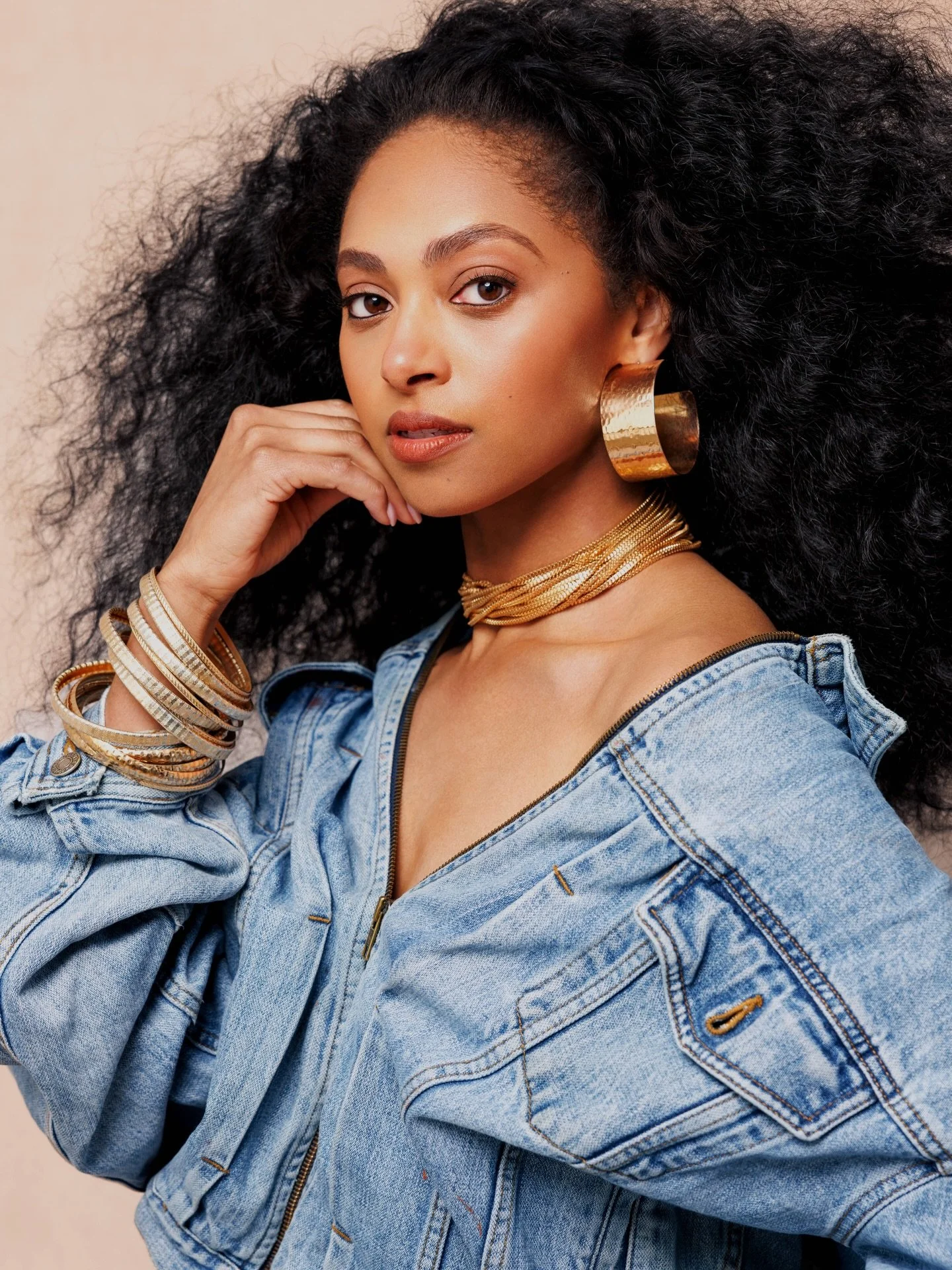 Denim on denim will always be a move 💙

📸: @j.maclin 
Hair: @i_slaytherunway 
Makeup: @melissamangrumco 
Stylist: @theamanisimone