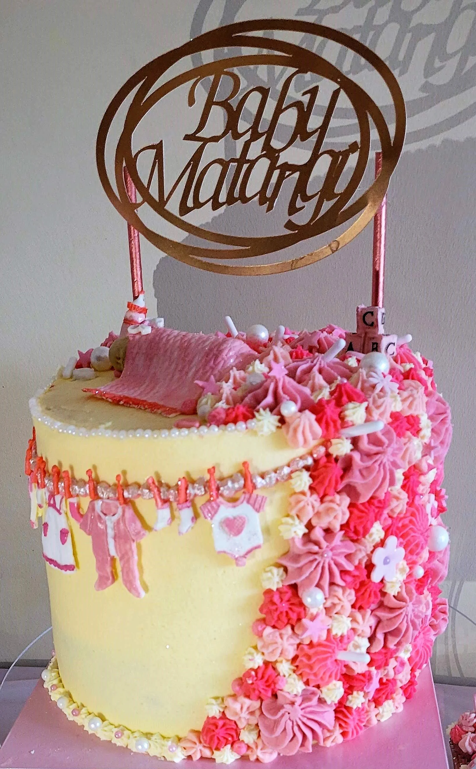 baby showe cake.jpg