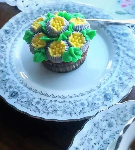 mothers day cupcake 2021.jpg