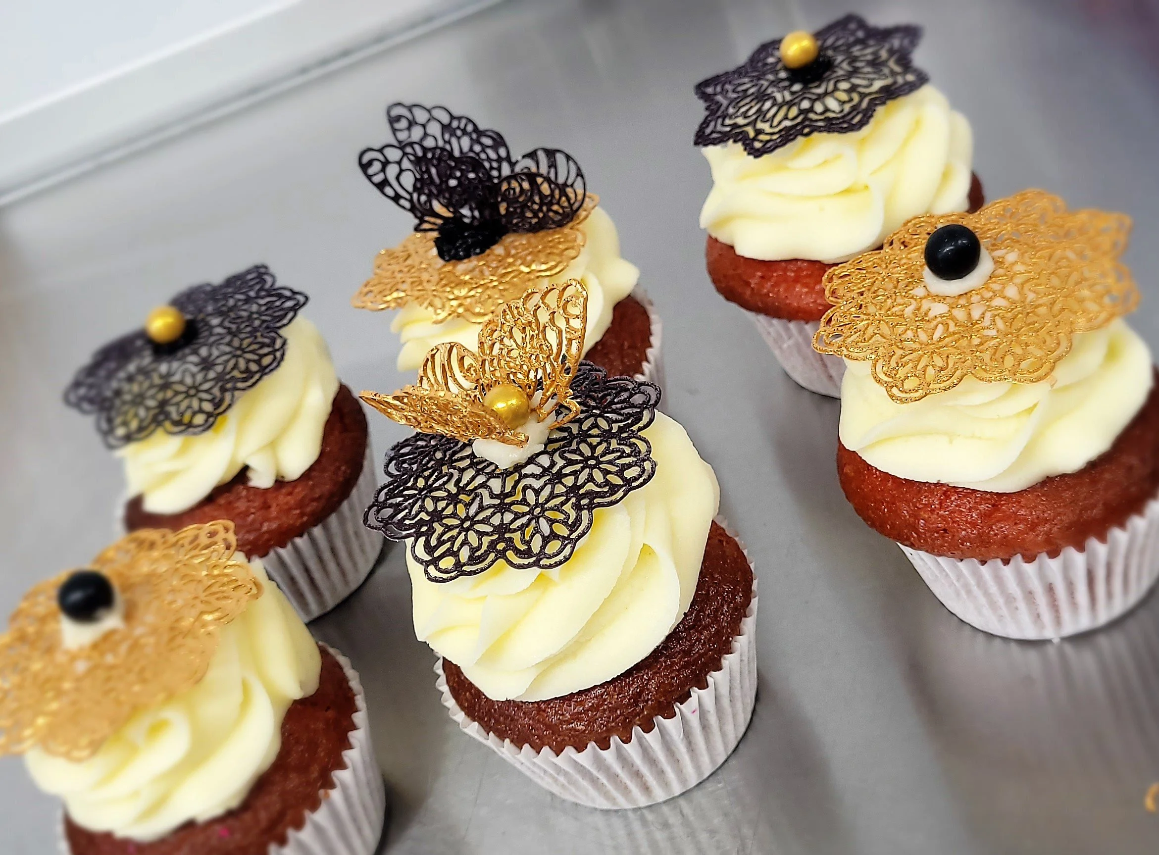 lace cupcakes.jpg