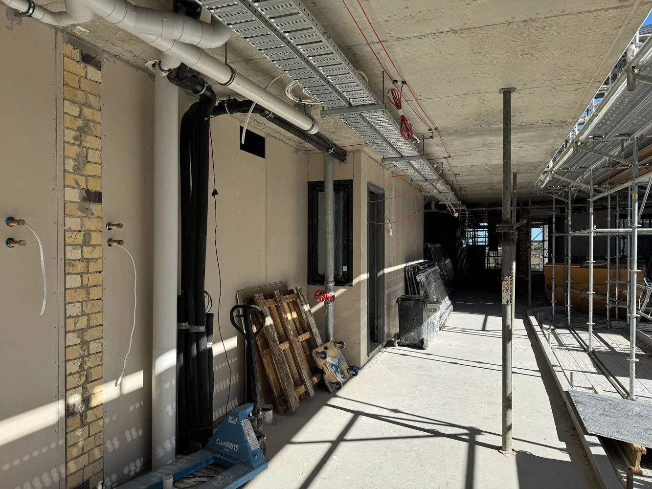 Level-2-External-Walkway-Services-&-Wall-Linings.jpg