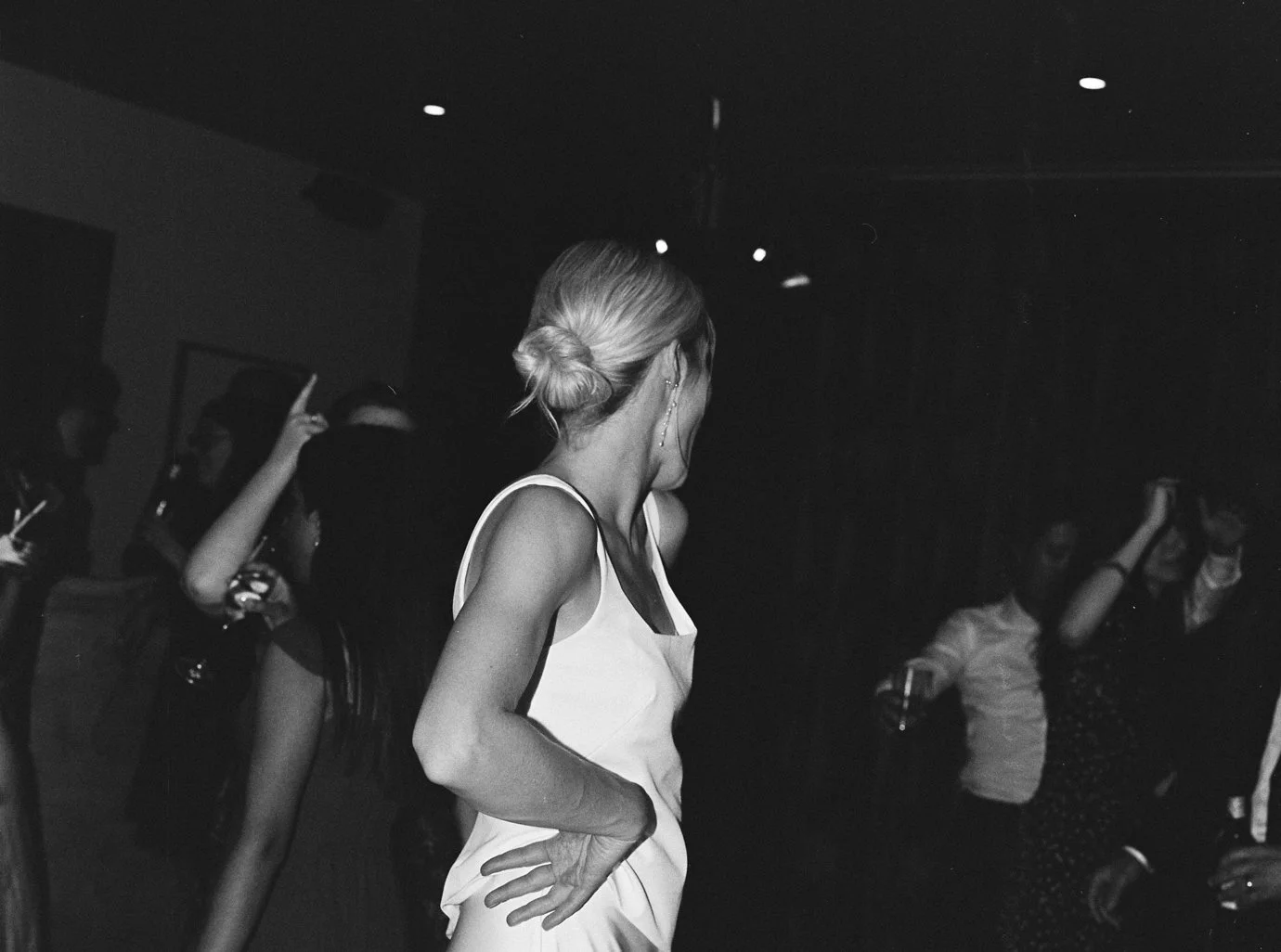 Film Wedding Photos Evening Flash Dance Floor - France Wedding Photographer-23.jpg