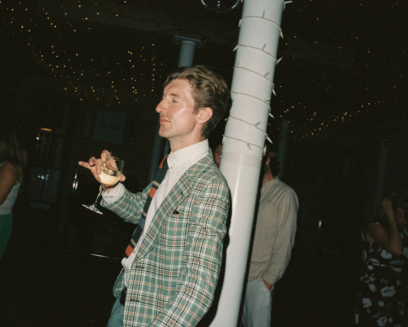 Film Wedding Photos Evening Flash Dance Floor - France Wedding Photographer-26.jpg