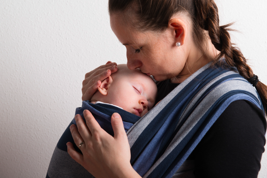 photo portage physiologique bebe