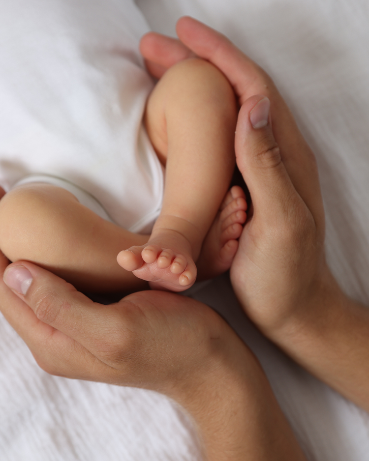 Massage bébé à domicile Rillieux-la-Pape Un Moment Suspendu