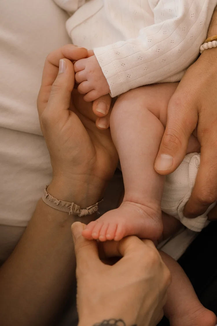 Séance combinée réflexologie et massage bébé Lyon — Un Moment Suspendu