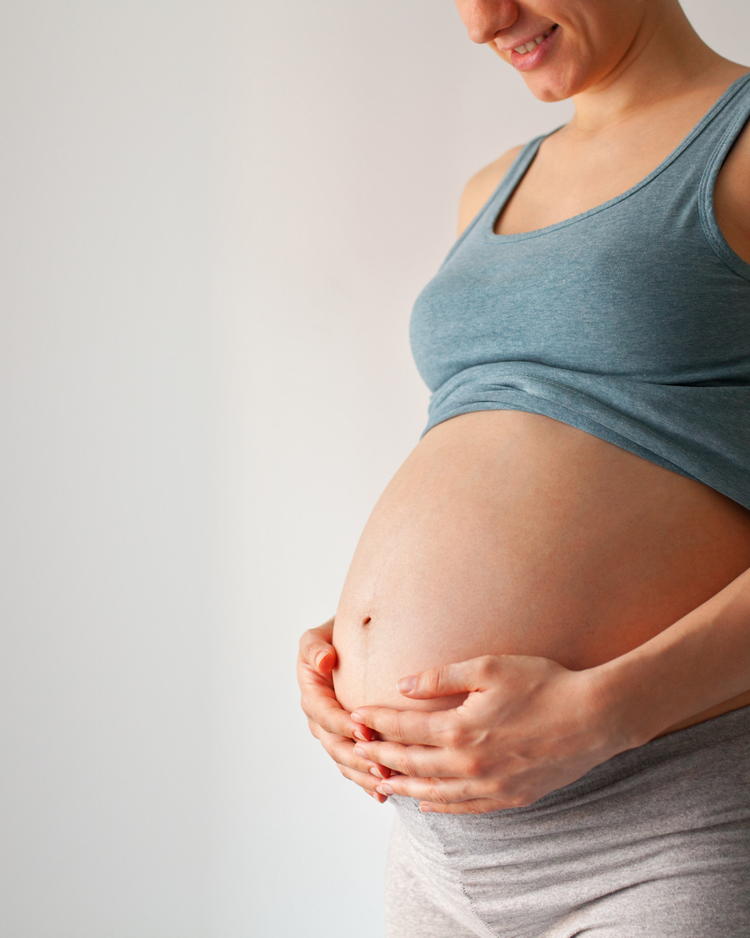 Cadeau massage prénatal future maman Croix-Rousse Lyon Un Moment Suspendu