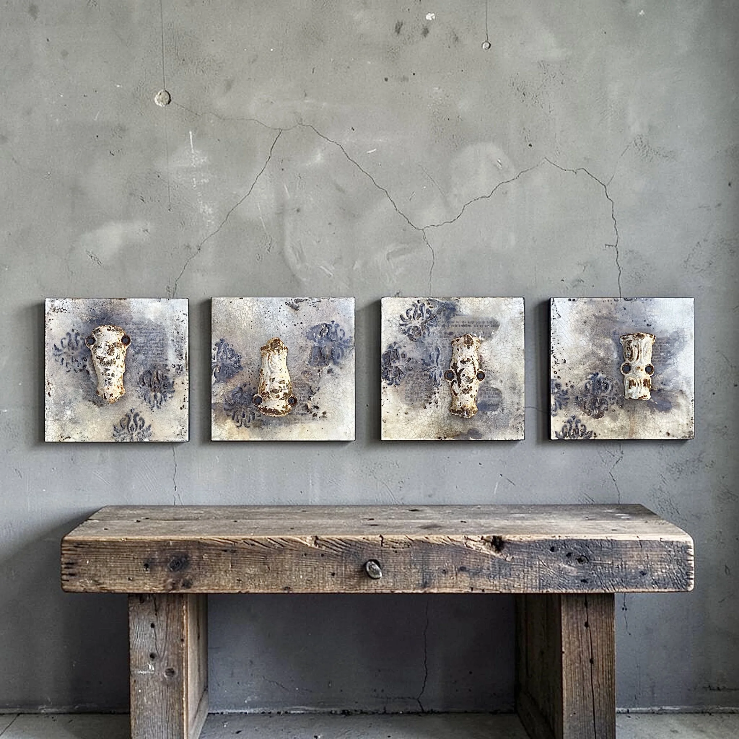 Serie "ERINNERUNG & AUSBLICK" Enkaustik-Assemblage auf Holz - je 15 x 15 cm - Preis auf Anfrage