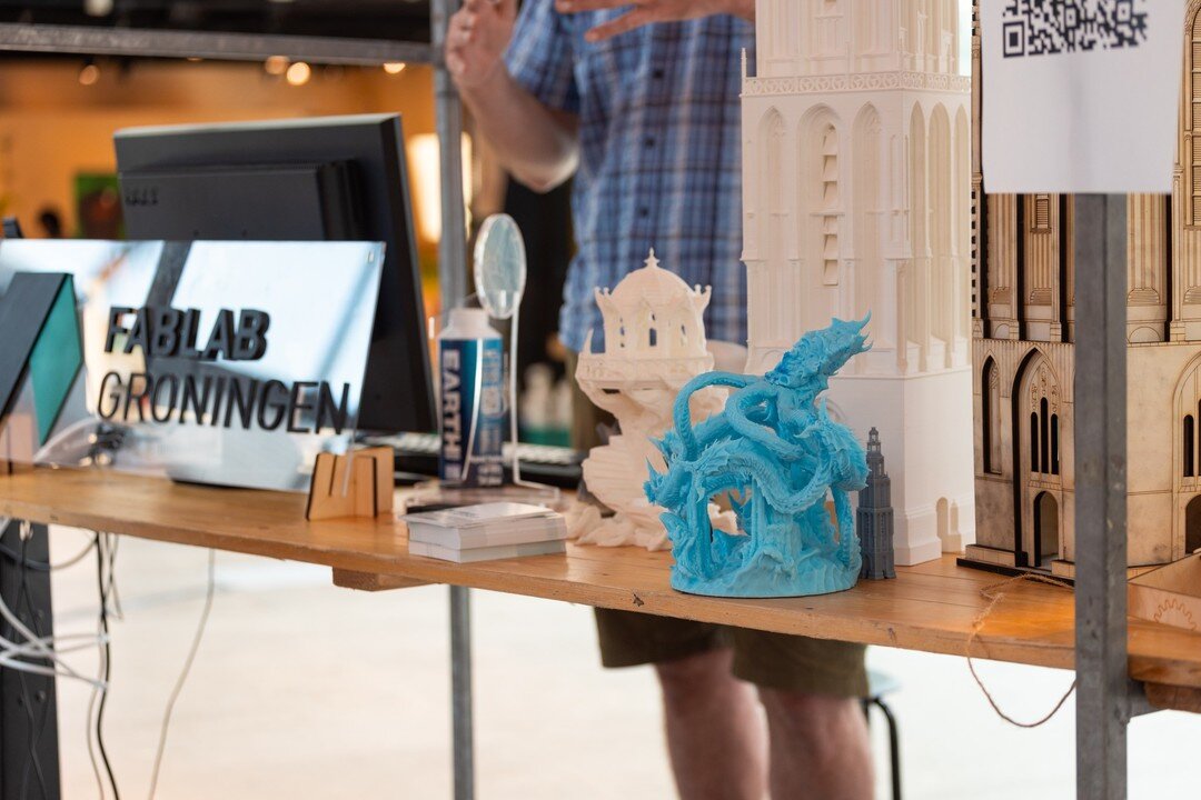What a lovely day we had at the Maakfestival at @forumgroningen Many visitors admired our 3D-printed Martini Tower, right next to the real deal. 

In case you missed us, check out our open walk-ins via our website (link in bio). Or better yet: 𝗯𝗲𝗰