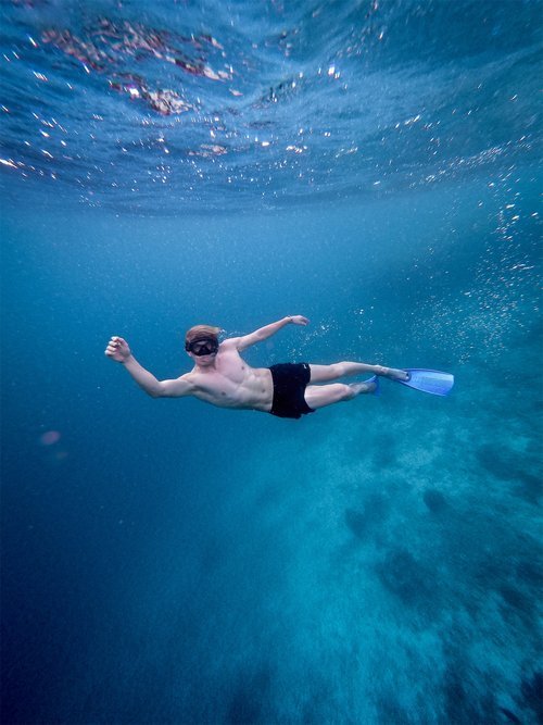 diving man crete underwater.jpg