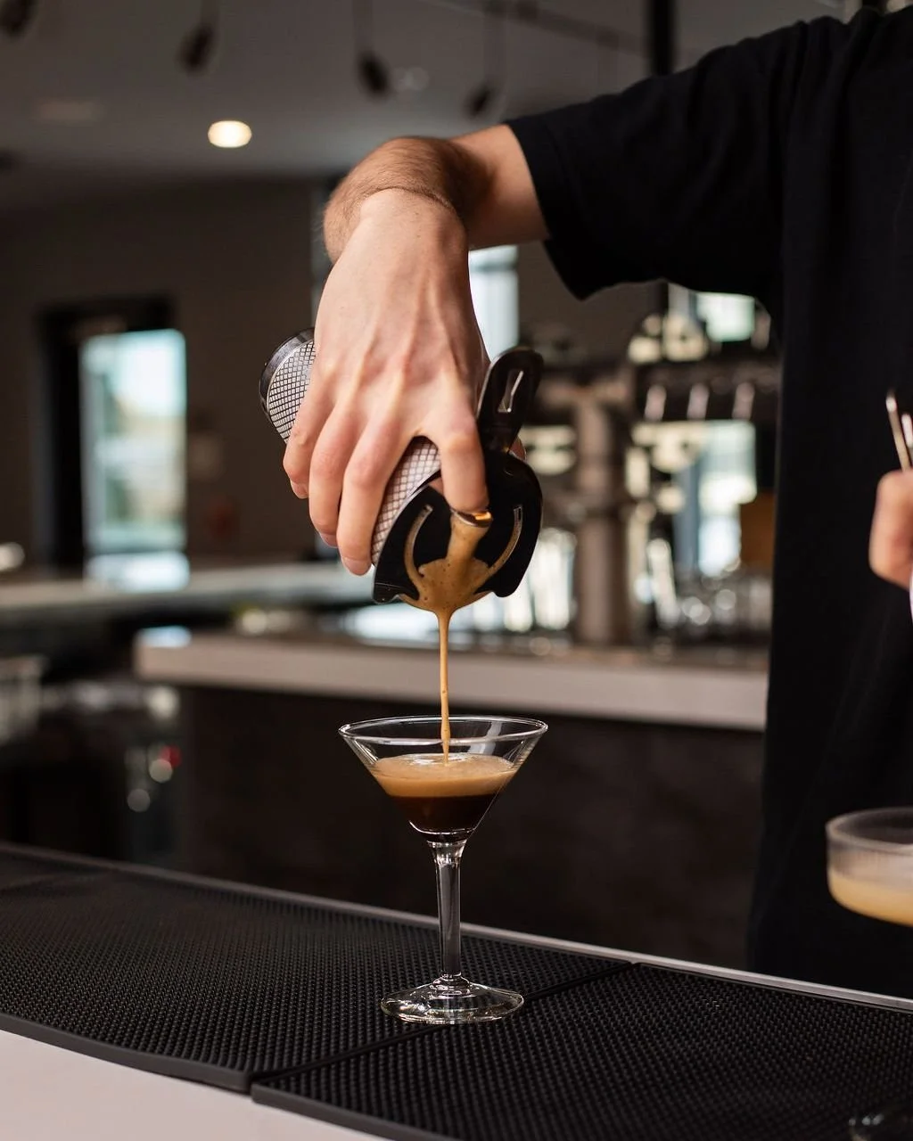 The perfect pick-me-up meets happy hour. Our ALTO espresso martini is equal parts energizing and indulgent, smooth, rich, and exactly what you need. Bring your partner, your girls, or just yourself and a good book for a solo date. ☕🍸