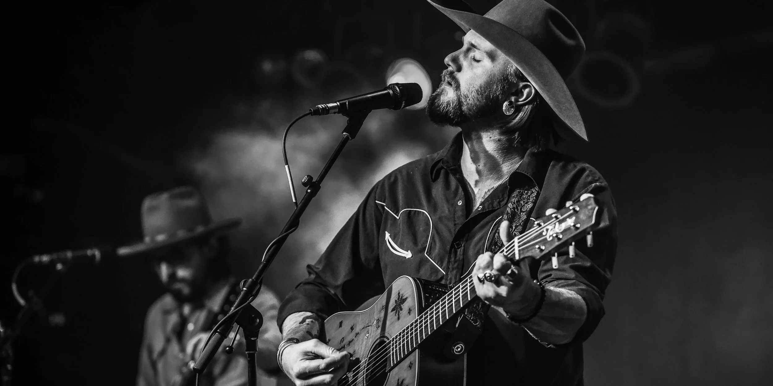 Jackson Dean Strips It All Back at Joe’s in Chicago and Delivers Something Rare