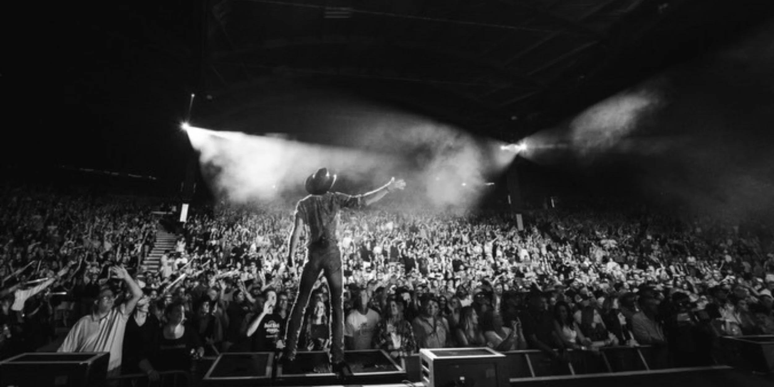 Tim McGraw Turns Back the Clock at Alpine Valley on the Pawn Shop Guitar Tour