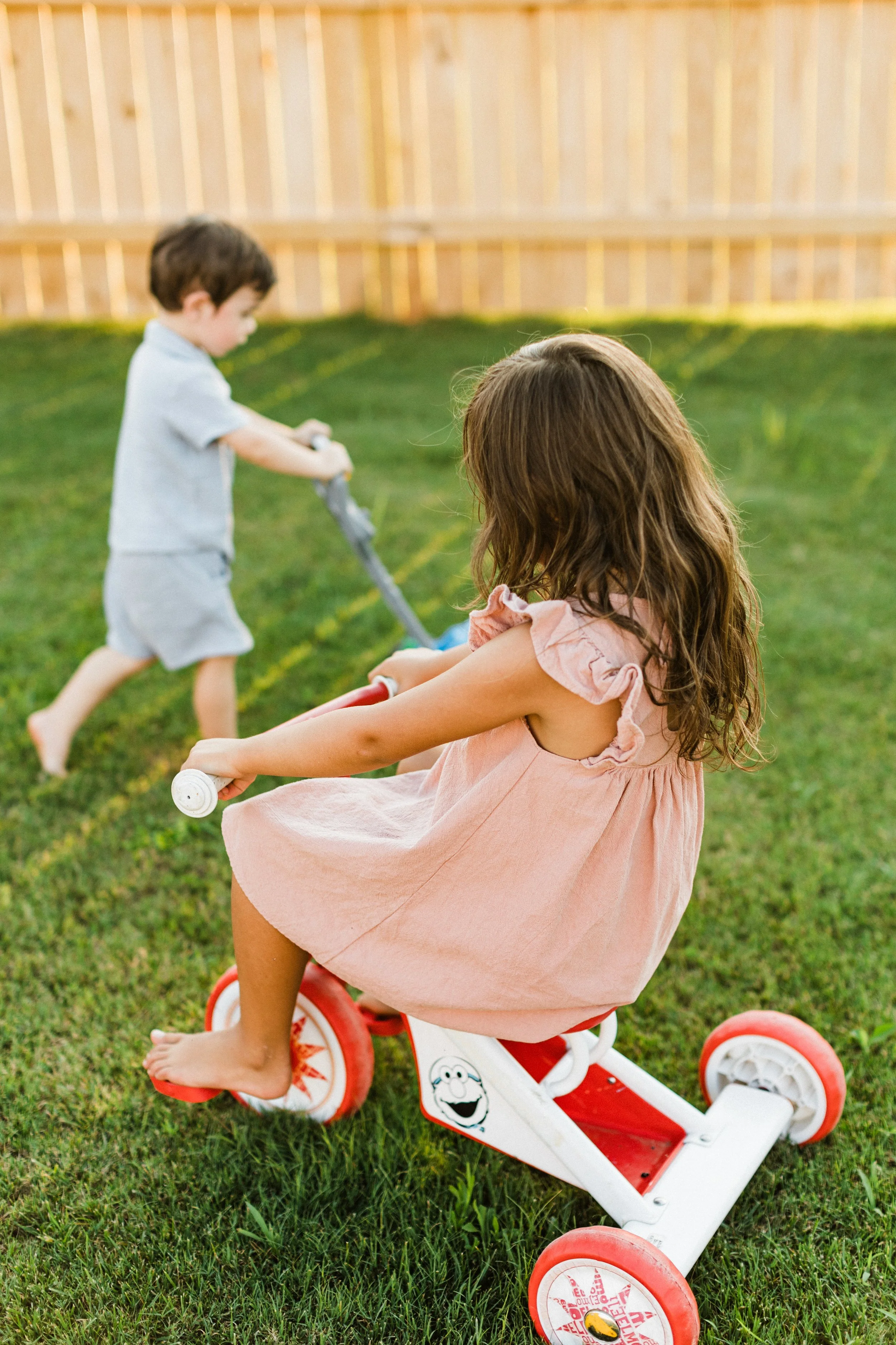 Front Yard Sessions: Why You’ll Love Photos Taken Right at Home
