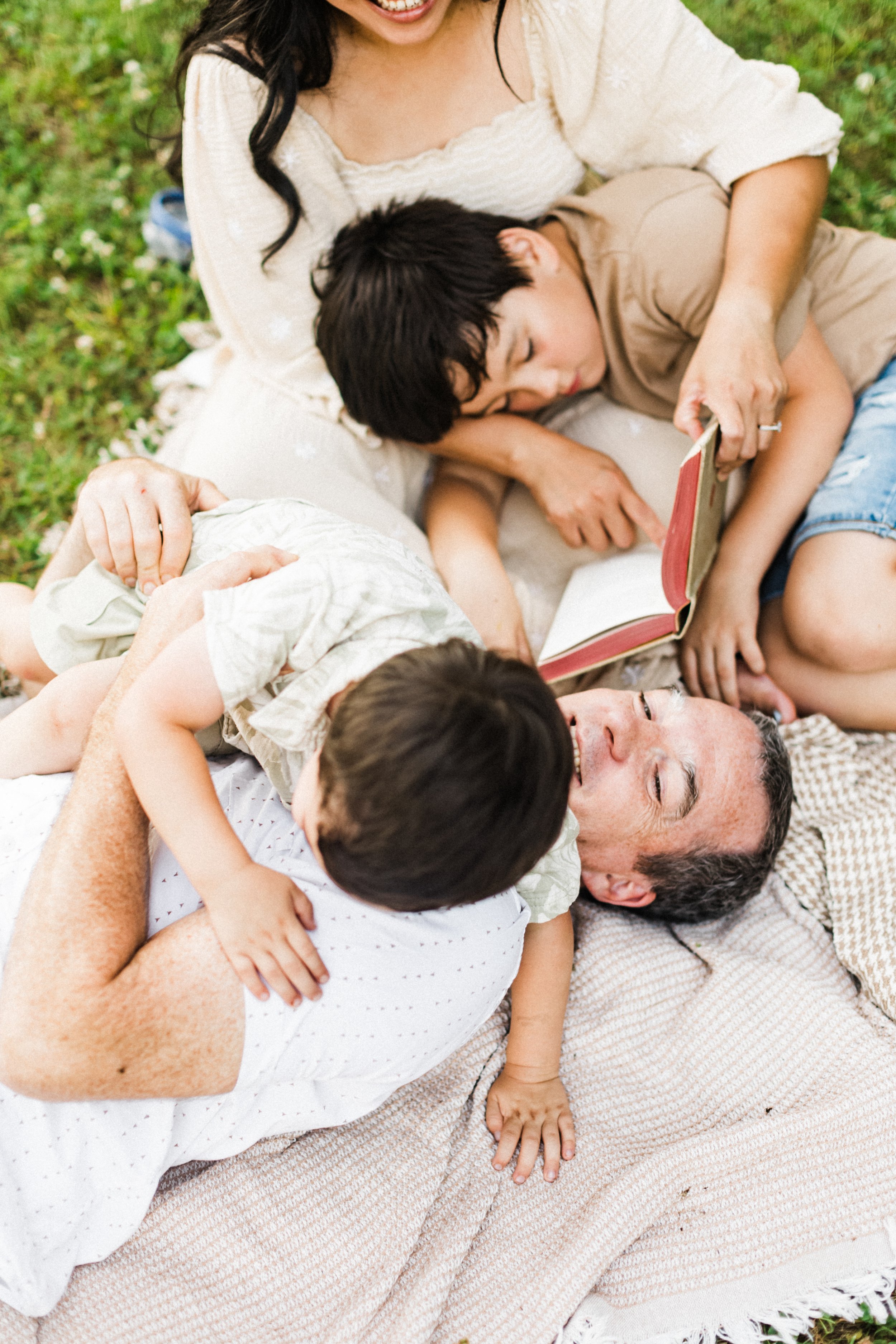 Spring Family Photos Without the Stress: What to Expect