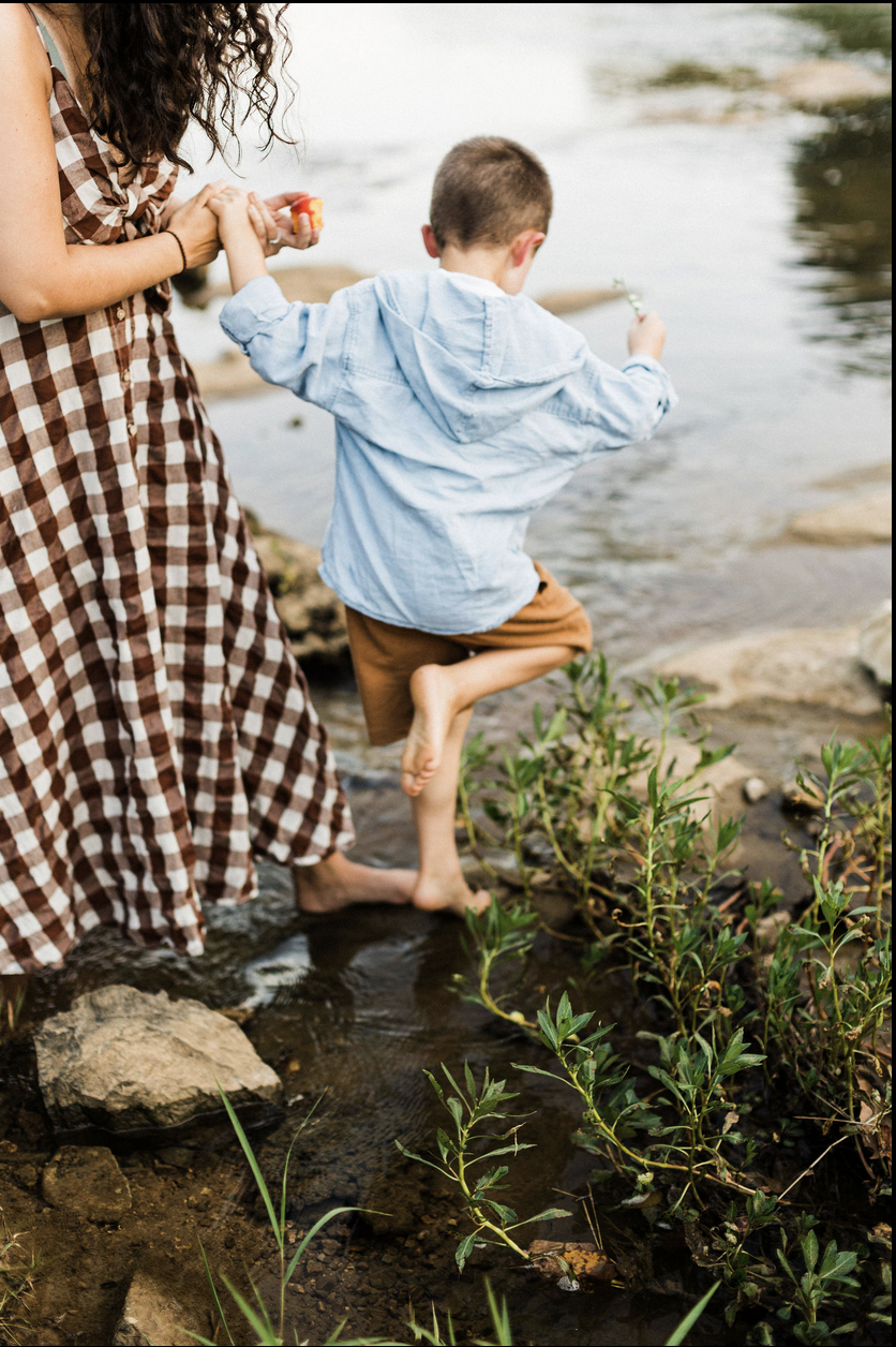 north alabama motherhood photographer creek minis