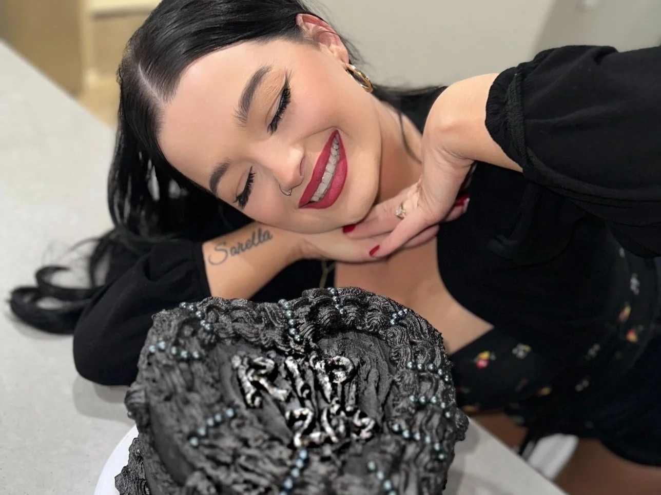 I love cake — but not on the face. How to fix + prevent cakey makeup