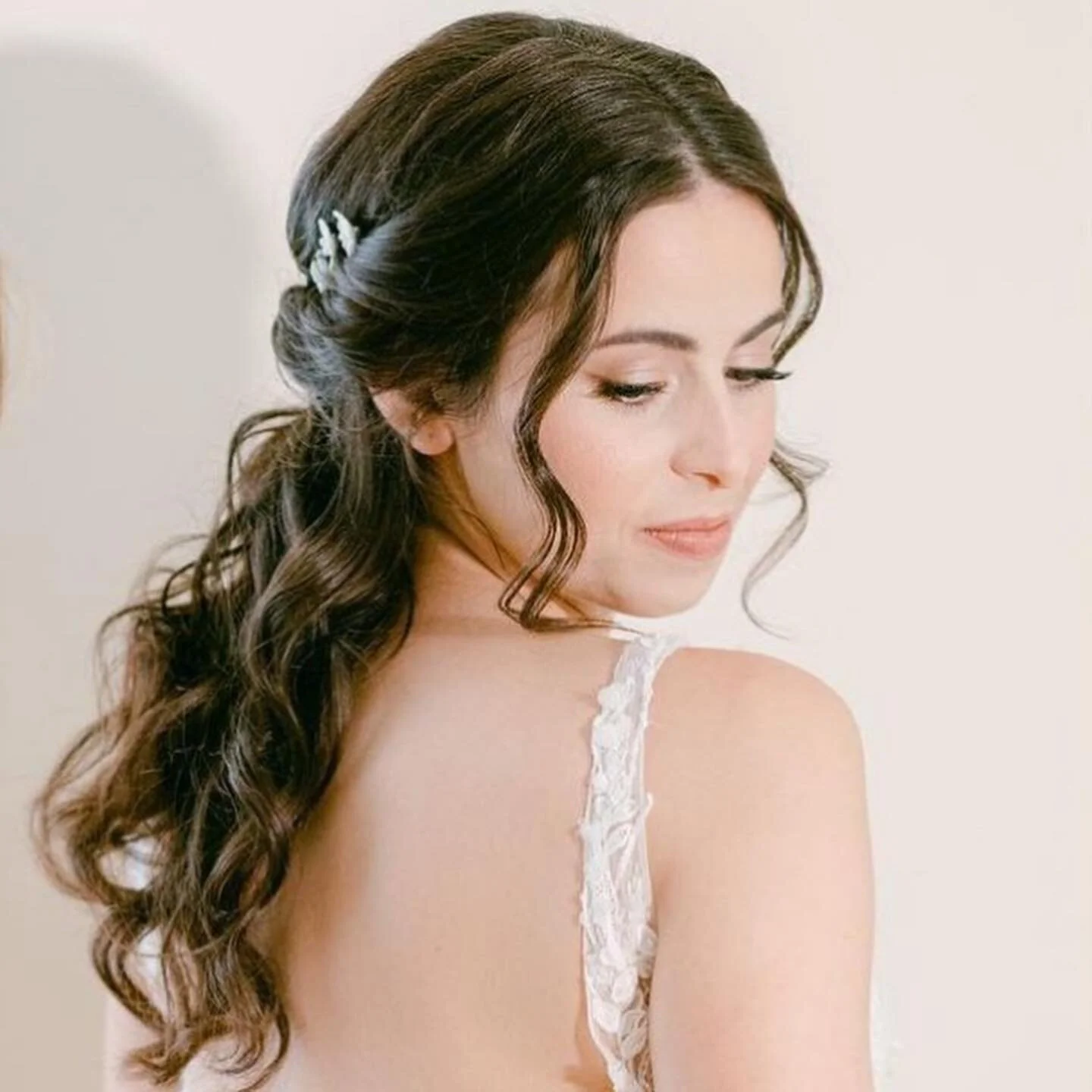 R A C H E L 🕊️🥂
.
.
Such an honor to be a part of your wedding day 🤍 One of the most calm, funny &amp; laid back brides I&rsquo;ve had the pleasure of working with! 

// BRIDES: my heart literally melts when i see those professional photos come th