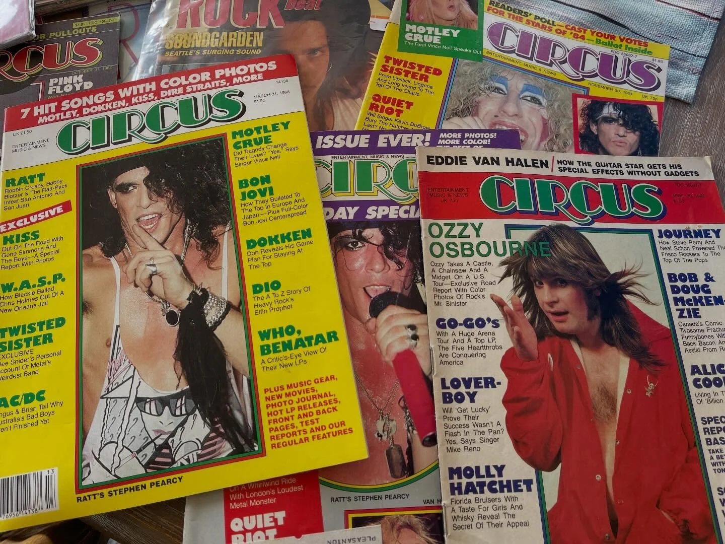 Vintage finds at the flea market! 🤘🏻