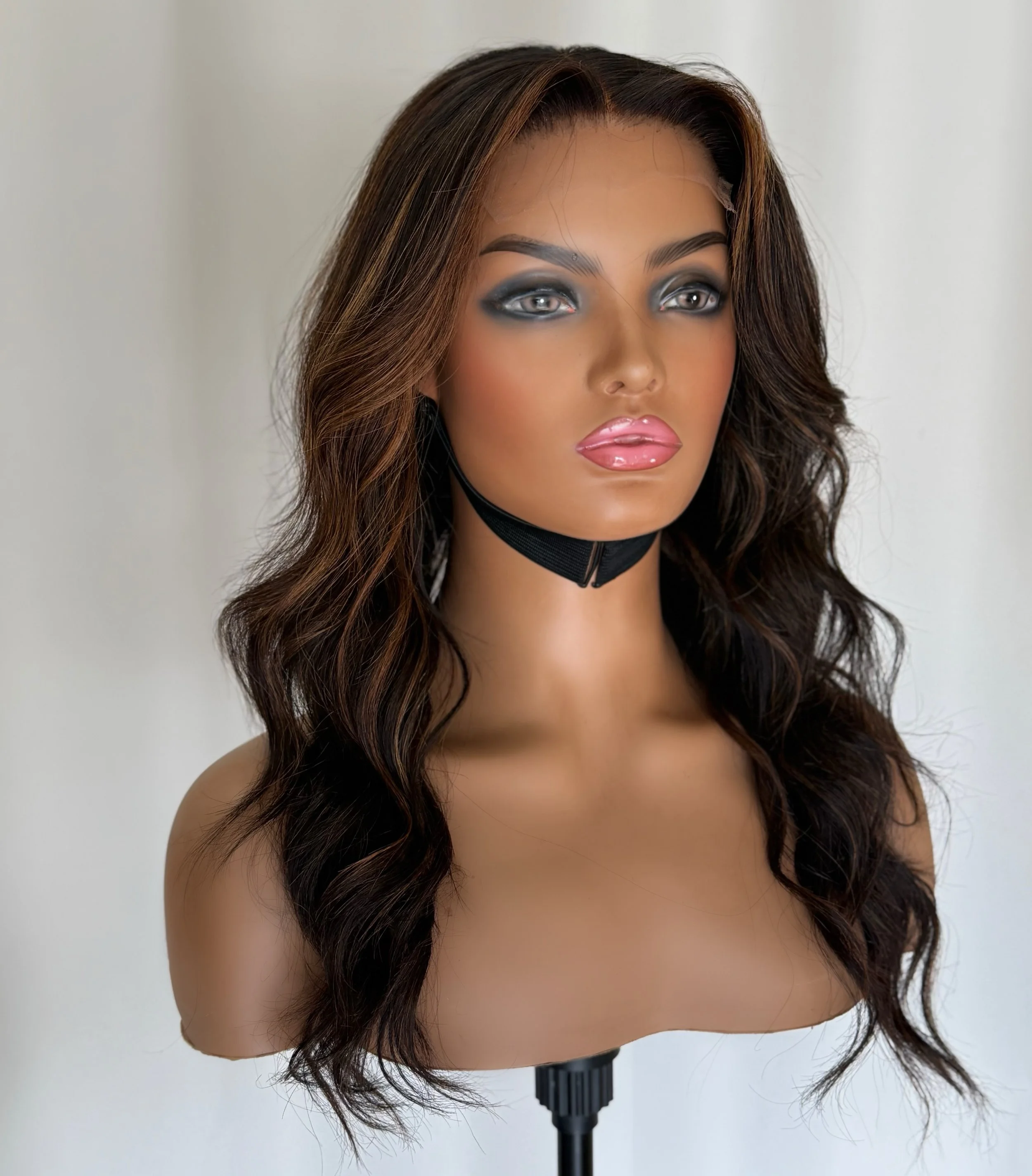 LYRA has entered the chat. 🤍

16&rdquo; Straight Virgin Brazilian Lace Closure Wig
Hand-Constructed for a flawless custom fit
Custom Colored to perfection 🎨

Soft, sleek, and effortlessly luxe. The perfect everyday glam unit for the girl who loves 