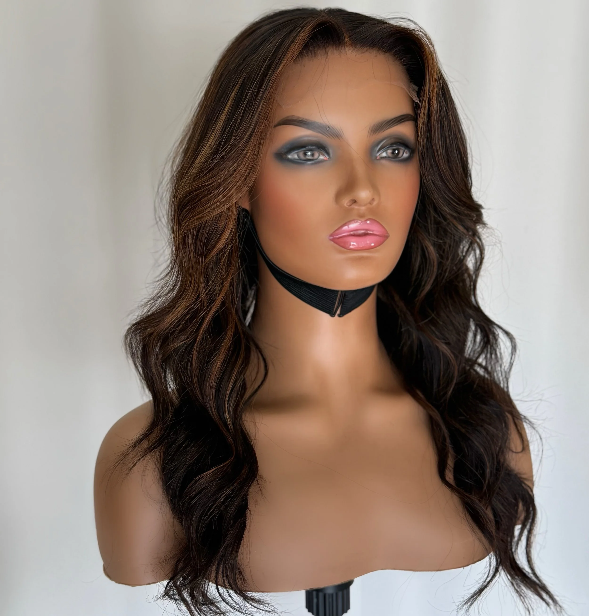 LYRA has entered the chat. 🤍

16&rdquo; Straight Virgin Brazilian Lace Closure Wig
Hand-Constructed for a flawless custom fit
Custom Colored to perfection 🎨

Soft, sleek, and effortlessly luxe. The perfect everyday glam unit for the girl who loves 
