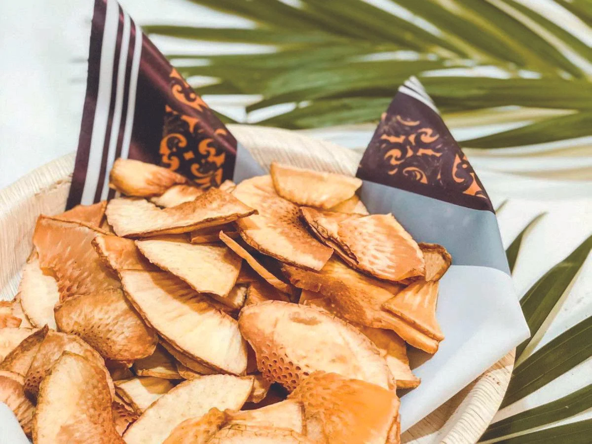 BREADFRUIT CHIPS WITH TURMERIC SEA SALT