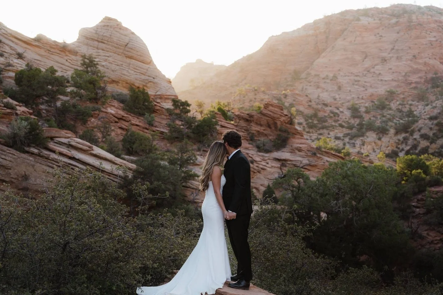 A little sneak Peek of Evi &amp; Shawn&rsquo;s Zion Elopement☀️📸

What an adventure it was waking before the run rise to hike to this stunning location in Zion National Park, it was an absolute dream to capture my beautiful clients here 🤍🌄
.
.
.
.