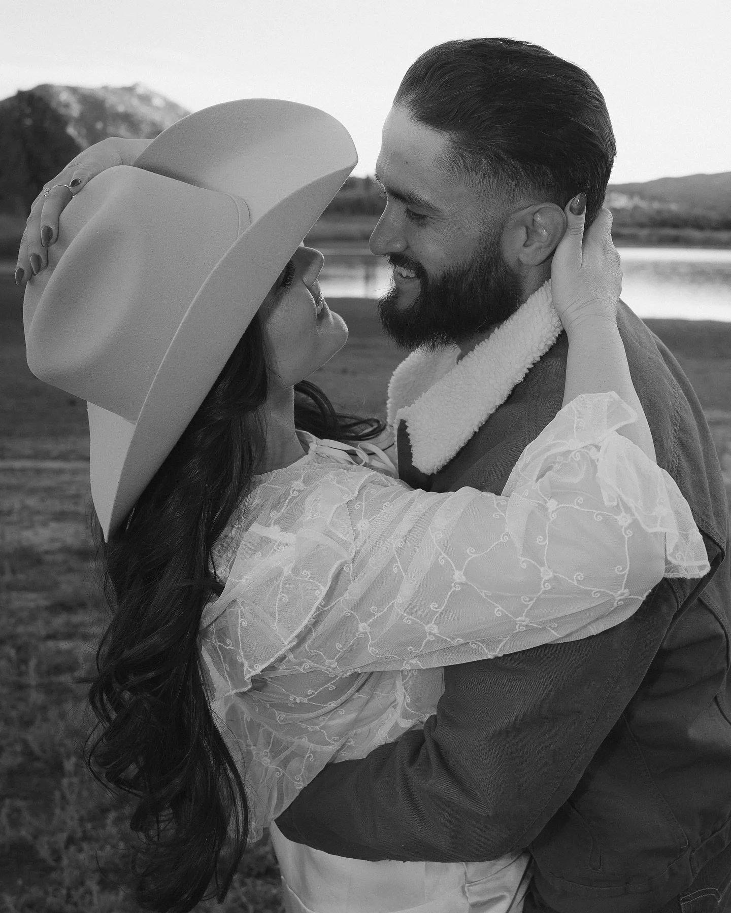 Still not over this Engagement session 📸🥰 counting down the days until their March Wedding 💍🤍