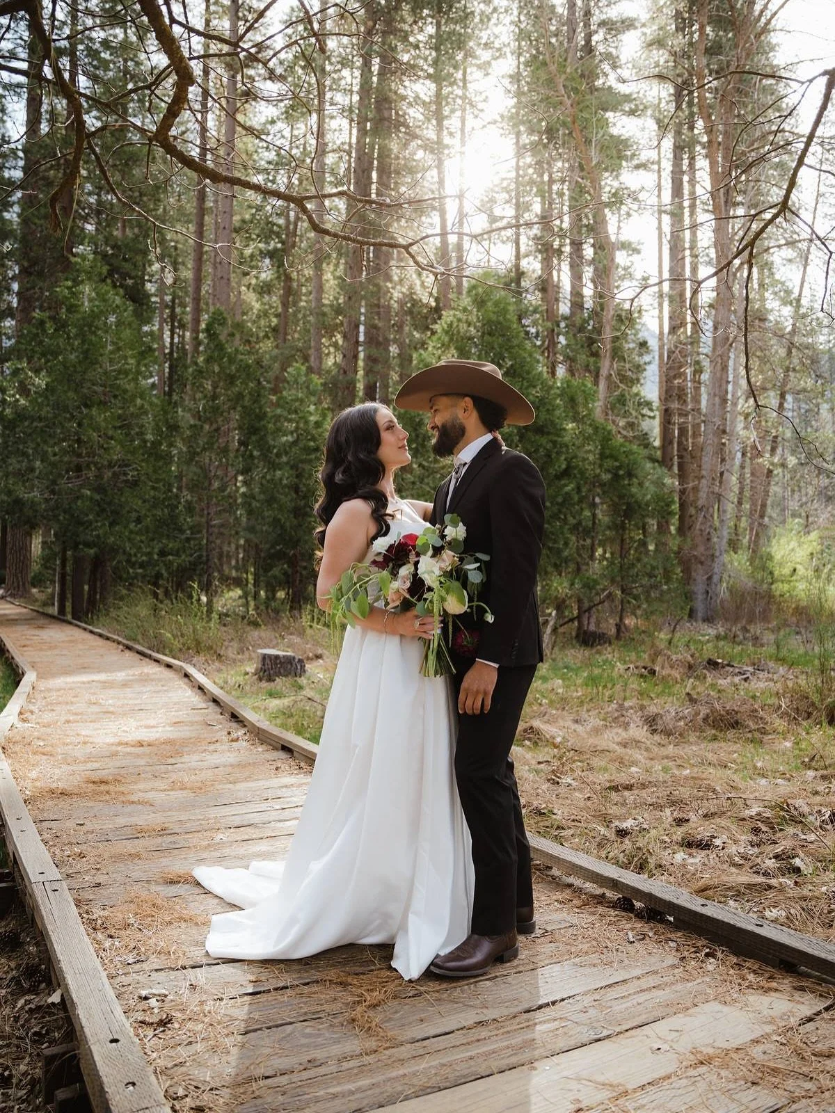 There&rsquo;s truly nothing like a wedding in Yosemite National Park 🤍
From the towering granite cliffs to the sound of rushing water at Bridalveil Fall, every moment felt unreal.

Capturing Mr. &amp; Mrs. Diaz as they said &ldquo;I do&rdquo; in one
