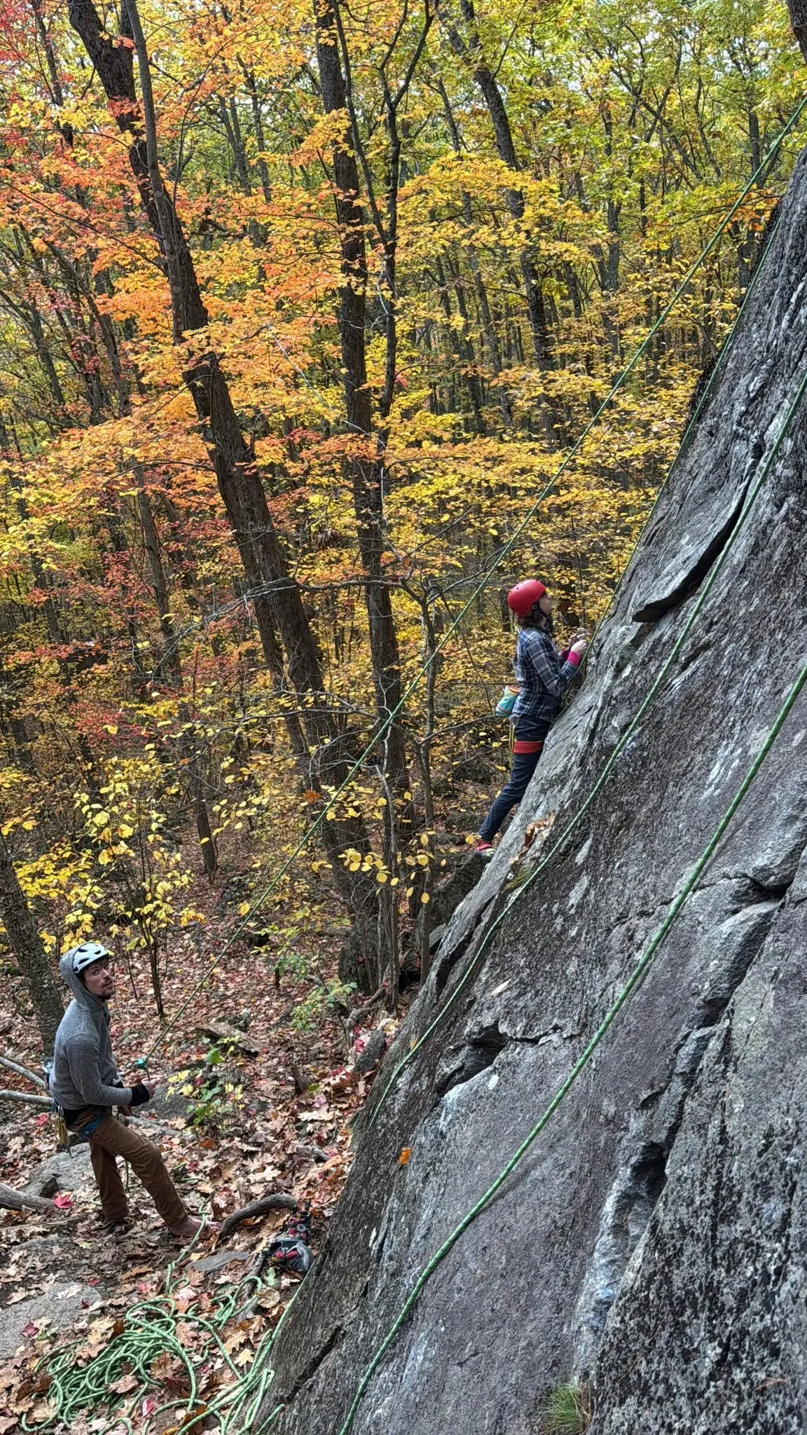 Discover new places and climb like a local with our AMGA-certified guides leading the way 🧗&zwj;♂️🌄 

From hidden gems to breathtaking routes, explore Midcoast Maine with those who know it best.
.
.
#EquinoxGuidingService #RockClimbing #AMGA #Climb