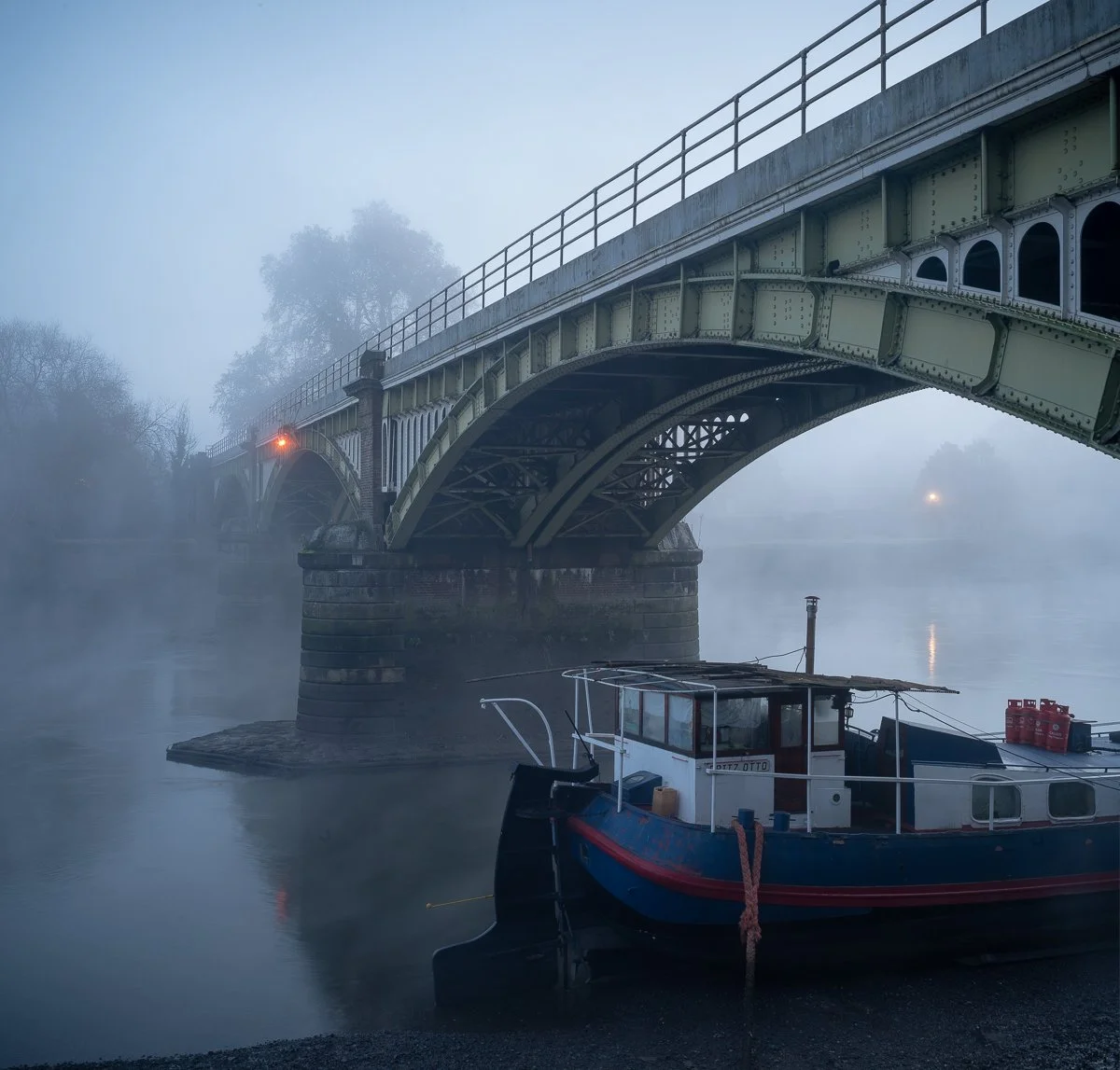 Richmond Railway Bridge, Dawn.JPG