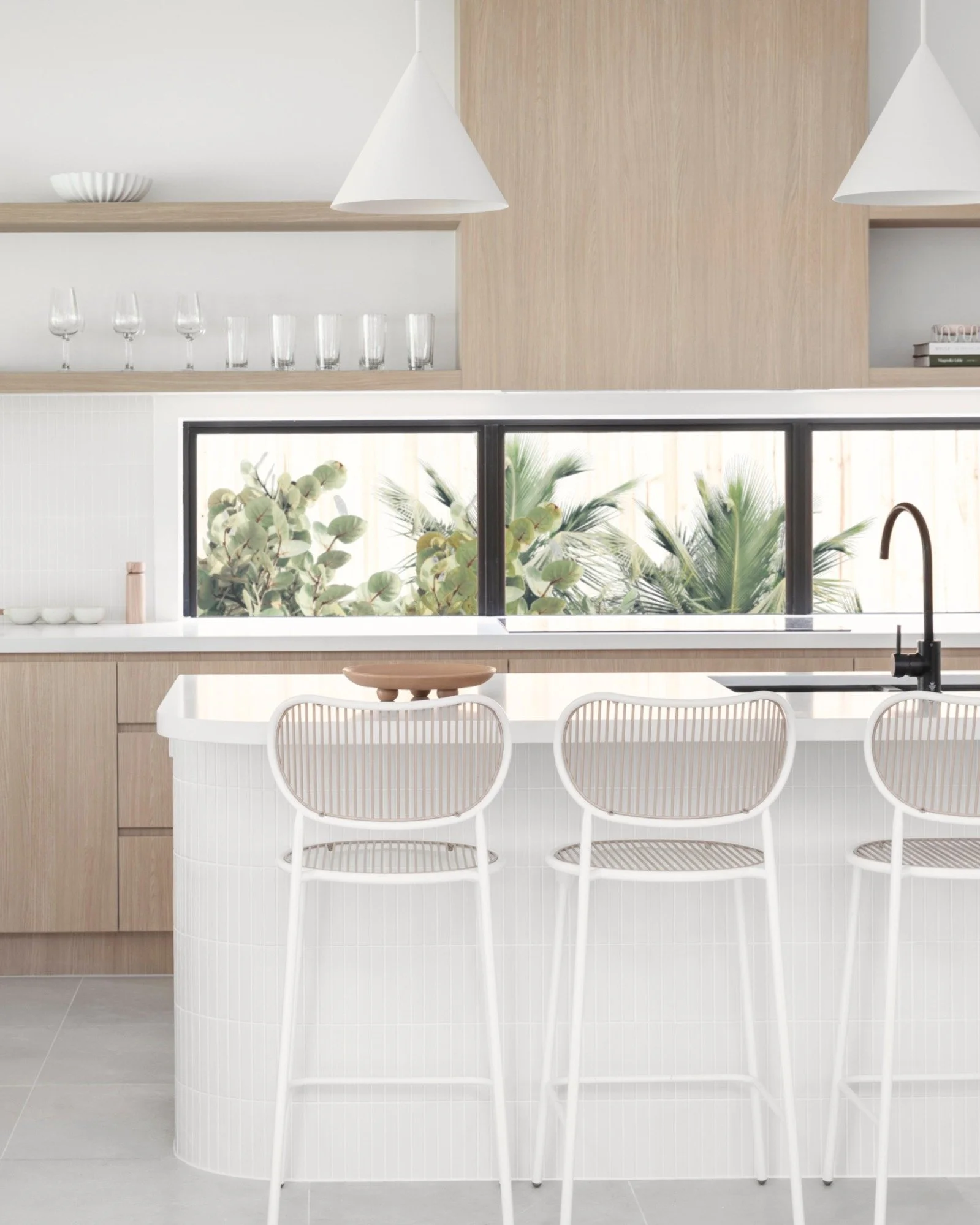 Designed to capture the essence of coastal calm, Uma on Werri is a refined holiday property where relaxed living meets considered design.

Every detail, from natural tones and sculptural furnishings to subtle layers of texture and material, was selec