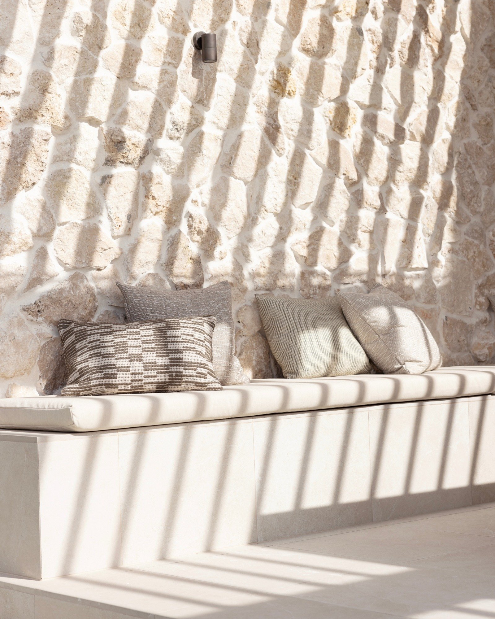 In every project, we look for opportunities to create moments of pause.

These aren&rsquo;t afterthoughts. They&rsquo;re considered from the outset so they feel effortless.

Design is felt most in the spaces you naturally gravitate towards. 🌿

Proje