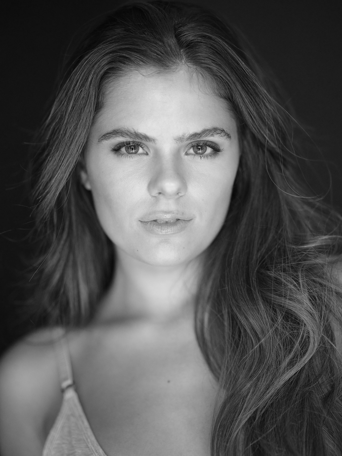 20241004 - Michela.pic studio sweater00744 copy_bnw.jpg