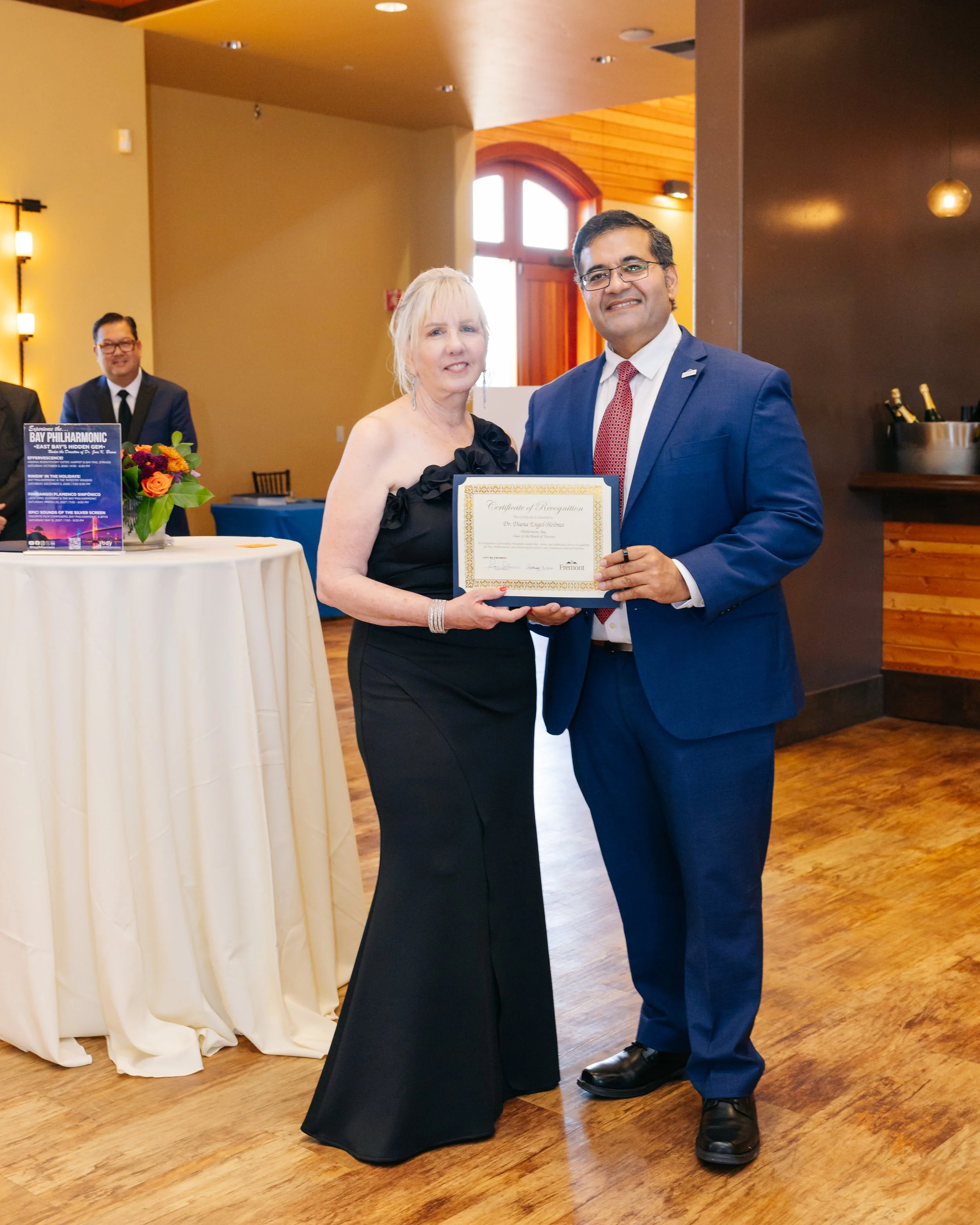 Raj Salwan Presenting Certificates (20).jpg