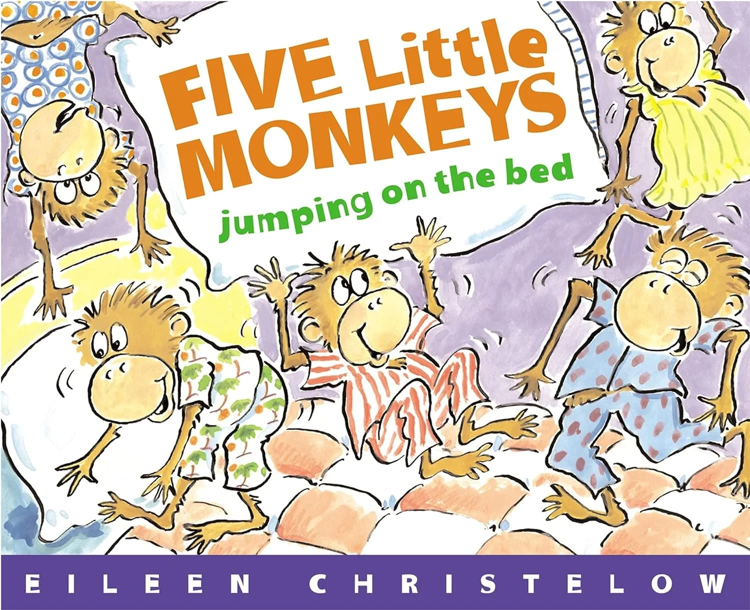 Portada del libro infantil 'Five Little Monkeys jumping on the bed' con cinco monos saltando en las camas con pijamas, en colores pastel y fondo de letras verdes y naranjas, por Eileen Christelow.