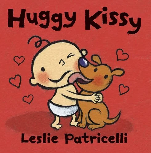 Ilustración de un bebé con un perrito, con corazones y el texto 'Huggy Kissy Leslie Patricelli' en un fondo rosa.