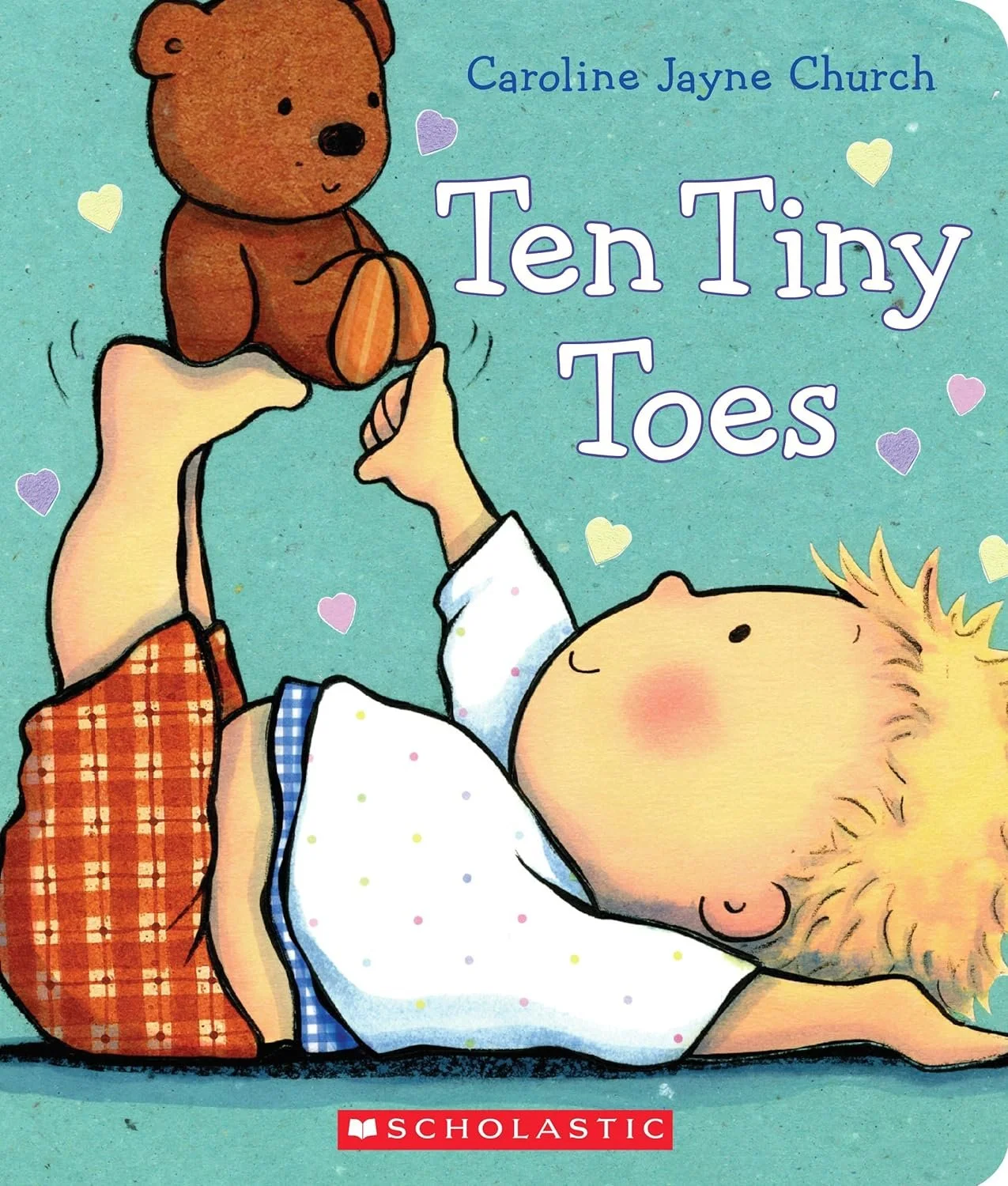 Portada de un libro infantil titulado 'Ten Tiny Toes' de Caroline Jayne Church. Muestra un bebé con cabello rubio y pálido acostado en el suelo, sosteniendo un osito de peluche. La portada tiene un fondo azul con corazones de colores. En la parte inf