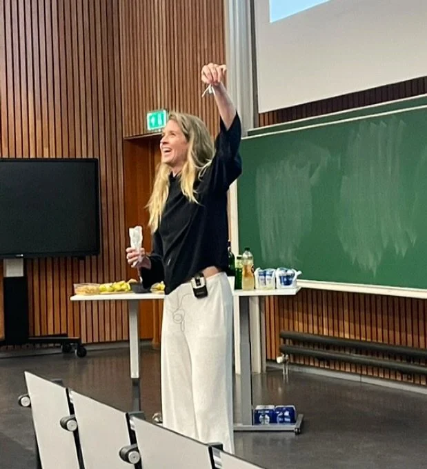 #clit 🪩 Nothing makes me happier than speaking about my fav topics 👀 #seggsuality #education #pleasure #equality #cliteracy #gelijkheidingenot #genot #plezier #educatie #drawingcontest #drawaclit

📸 @thalia_wur
