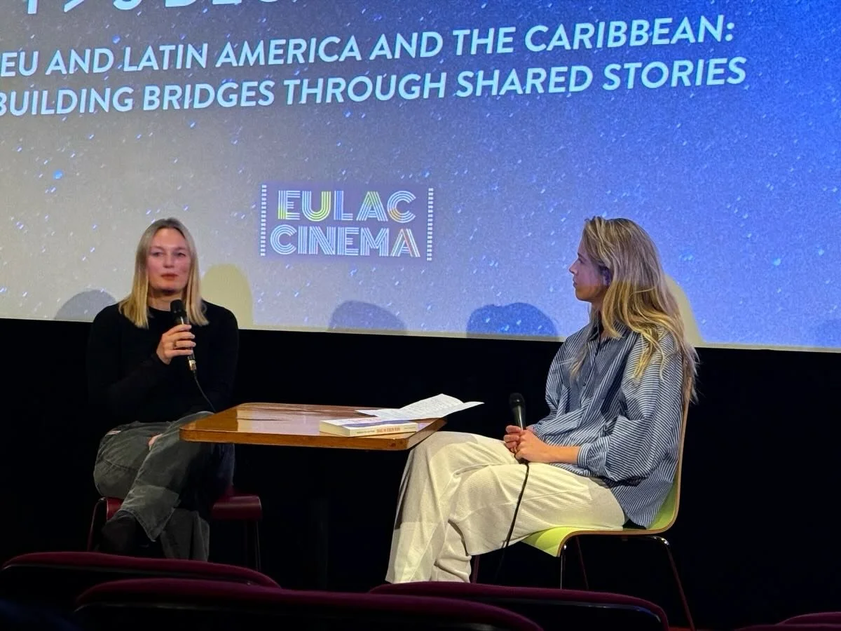 🎬 @rodantevanderwaal en ik spraken elkaar na de geweldige film EMA in @rialto_film - favo sc&egrave;ne slide 3, naast de fantastische dans natuurlijk 🔥 
Wil je Rodante ook horen? 🎙️LUISTER naar haar wijze woorden in podcasts Het Uur van @nrcnl met