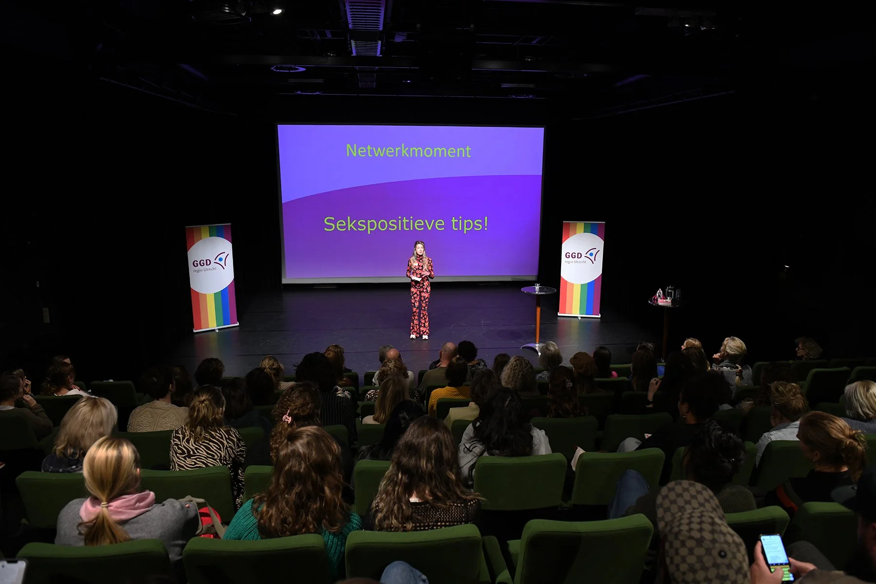 Anna Marah Jansen tijdens een lezing voor professionals