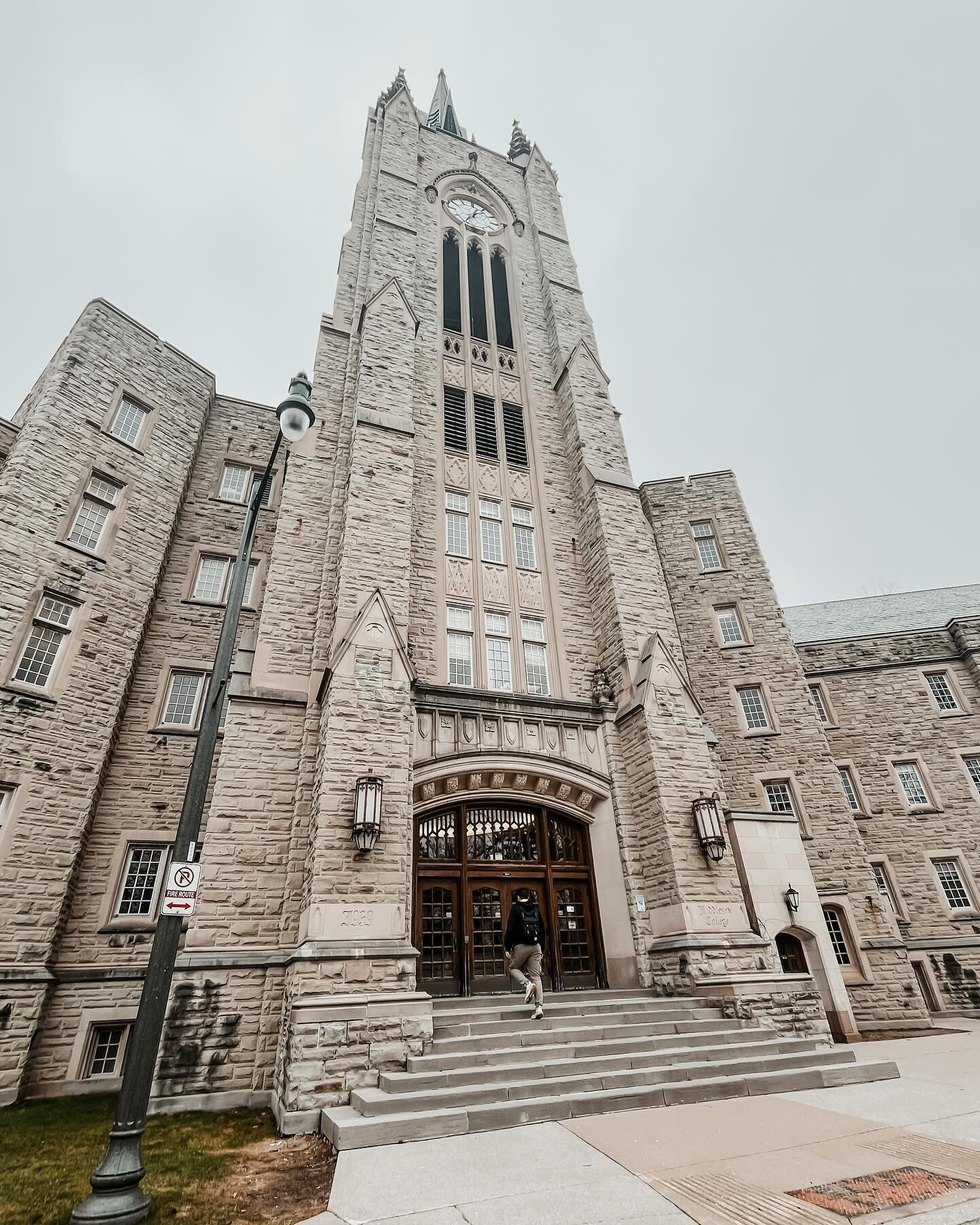 Starting at 7pm, we&rsquo;ve got Lord of the Rings-themed Trivia Night! 🧝&zwj;♂️ 🌋 #gradlifewesternu