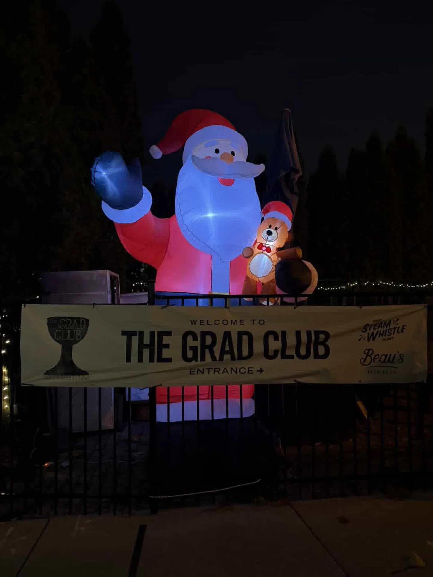 A photo from our bartender @joelwelch: Santa is back at the Grad Club!

#gradlifewesternu